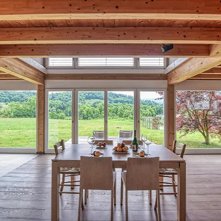 2 Bedroom Gorgeous In Feltre